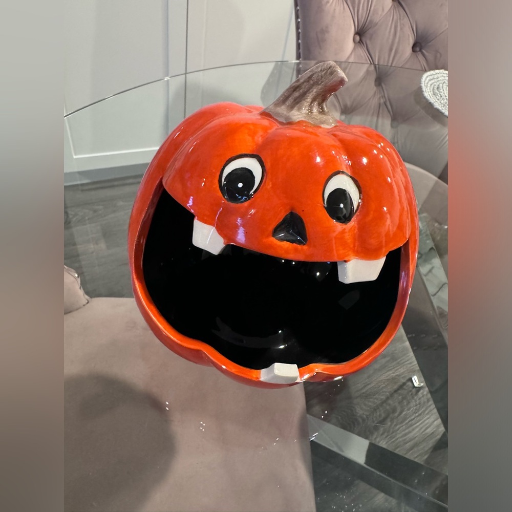 Halloween candy pumpkin decor